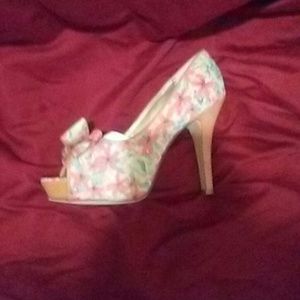 Madden girl size 8 natural color floral heels
